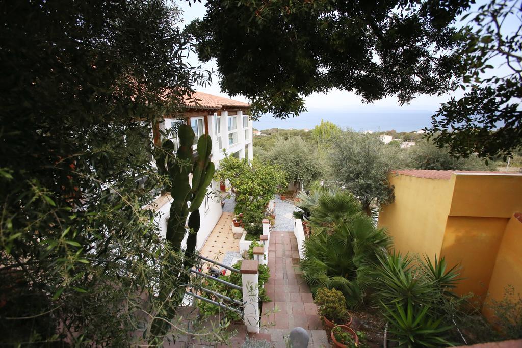 Paola Hotel